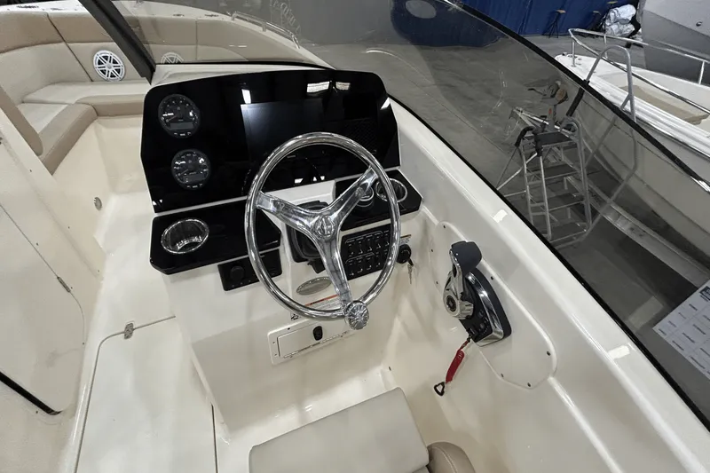 Slide: The Image of Scout 215 Dorado 2024 - 12