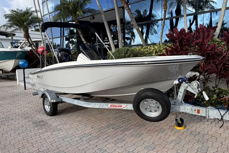 Slide: The Image of Boston Whaler 160 Super Sport 2026 - 1