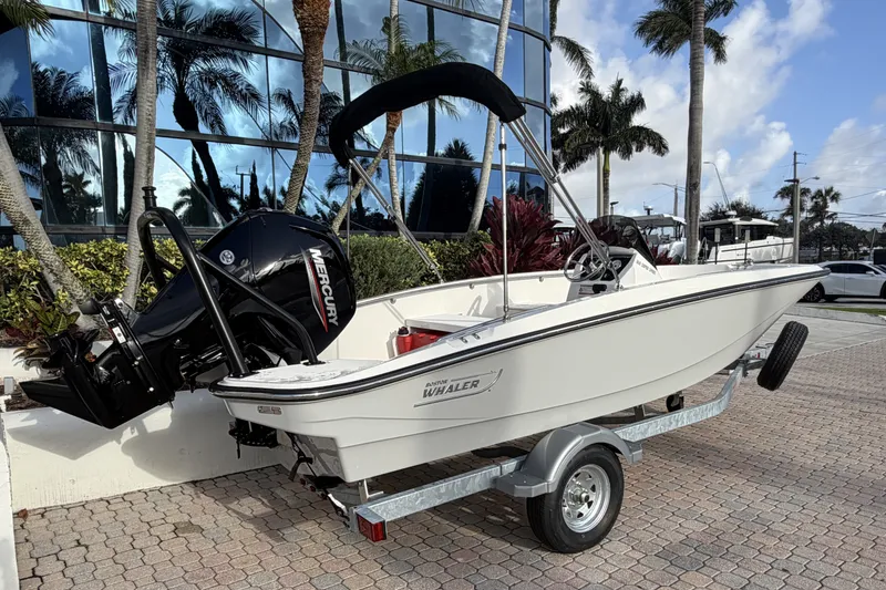 Slide: The Image of Boston Whaler 160 Super Sport 2026 - 3