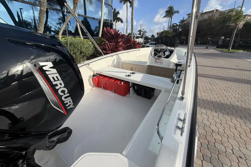 Slide: The Image of Boston Whaler 160 Super Sport 2026 - 5