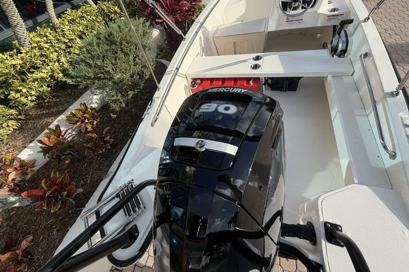 Slide: The Image of Boston Whaler 160 Super Sport 2026 - 6