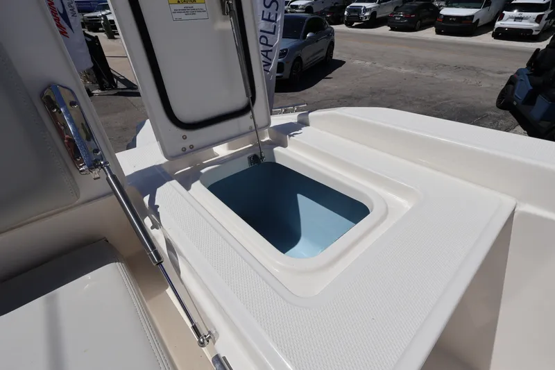 Slide: The Image of Boston Whaler 280 Dauntless 2026 - 10