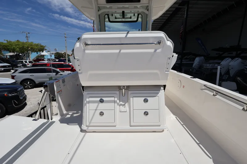 Slide: The Image of Boston Whaler 280 Dauntless 2026 - 12