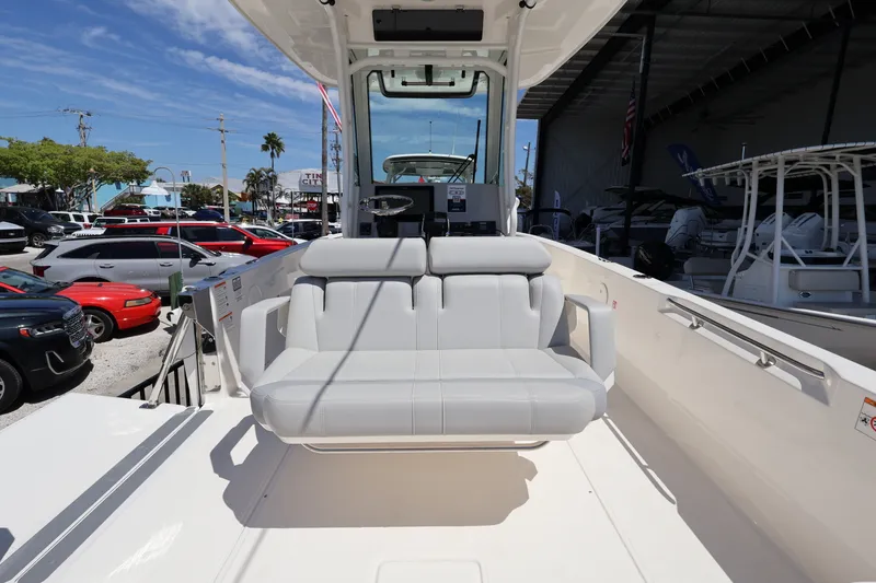 Slide: The Image of Boston Whaler 280 Dauntless 2026 - 13