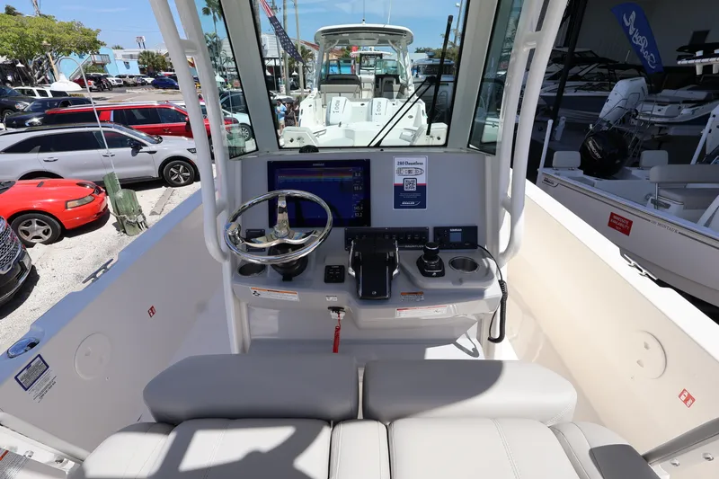 Slide: The Image of Boston Whaler 280 Dauntless 2026 - 15
