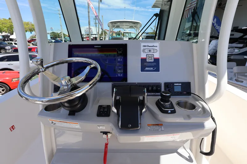 Slide: The Image of Boston Whaler 280 Dauntless 2026 - 16