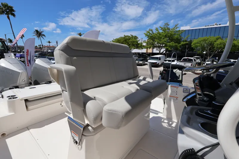 Slide: The Image of Boston Whaler 280 Dauntless 2026 - 18