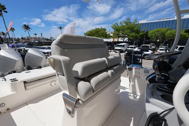 Slide: The Image of Boston Whaler 280 Dauntless 2026 - 19