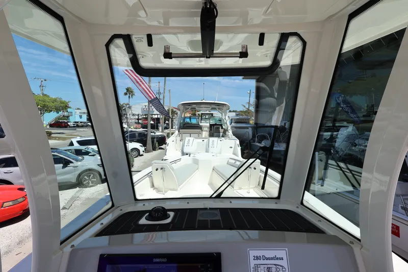 Slide: The Image of Boston Whaler 280 Dauntless 2026 - 20