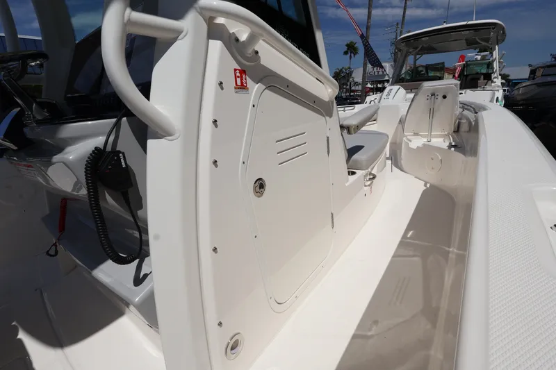Slide: The Image of Boston Whaler 280 Dauntless 2026 - 21