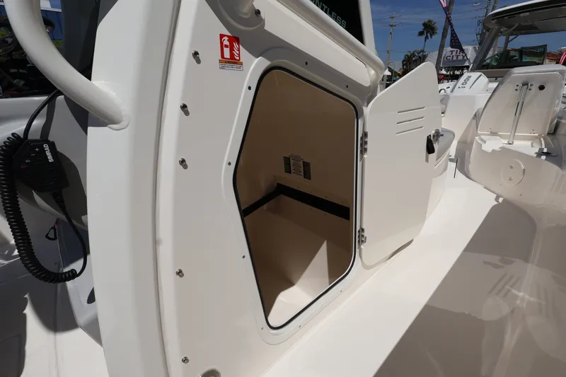 Slide: The Image of Boston Whaler 280 Dauntless 2026 - 22