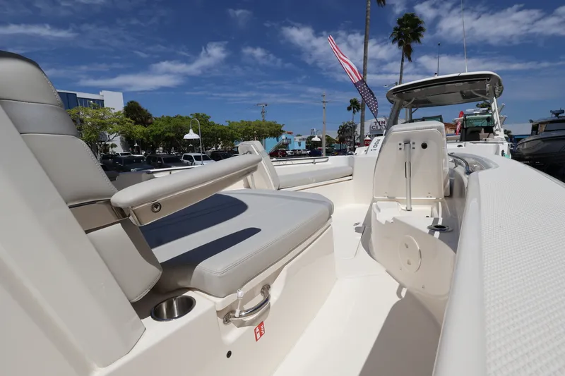 Slide: The Image of Boston Whaler 280 Dauntless 2026 - 27