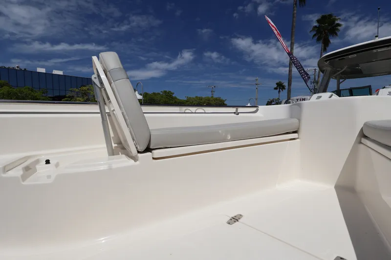 Slide: The Image of Boston Whaler 280 Dauntless 2026 - 30