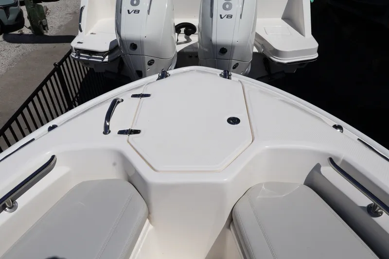 Slide: The Image of Boston Whaler 280 Dauntless 2026 - 31
