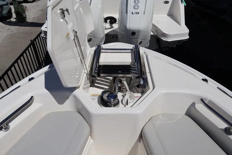 Slide: The Image of Boston Whaler 280 Dauntless 2026 - 32