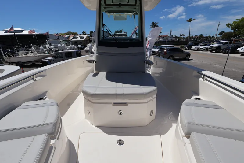 Slide: The Image of Boston Whaler 280 Dauntless 2026 - 34