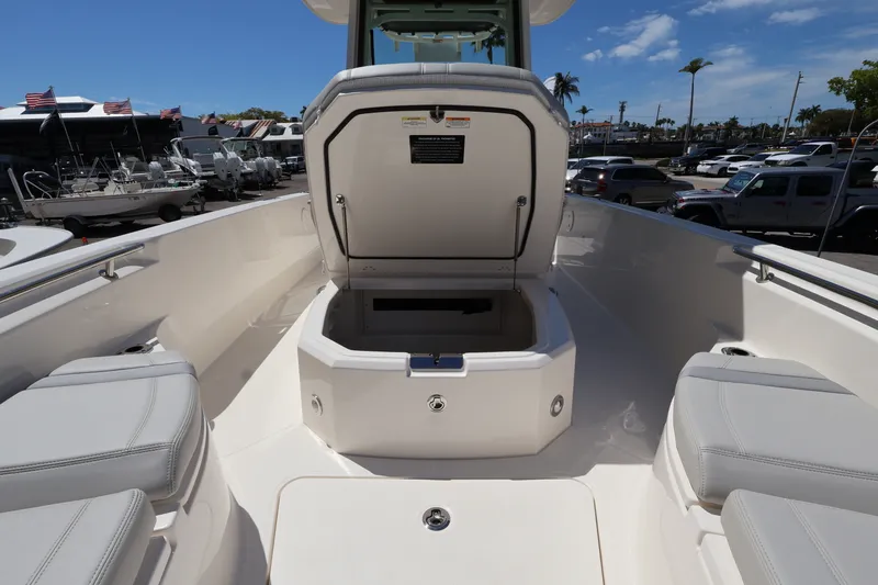 Slide: The Image of Boston Whaler 280 Dauntless 2026 - 35