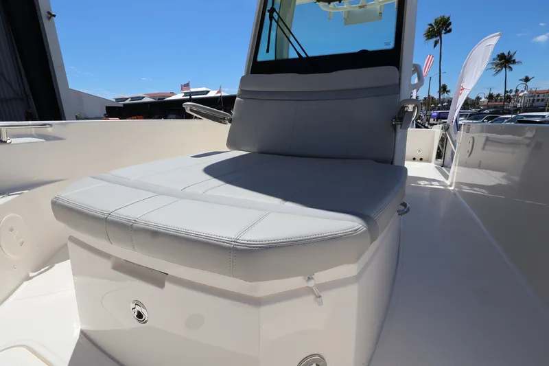 Slide: The Image of Boston Whaler 280 Dauntless 2026 - 37