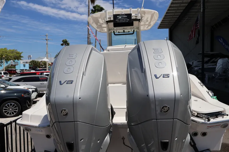 Slide: The Image of Boston Whaler 280 Dauntless 2026 - 5