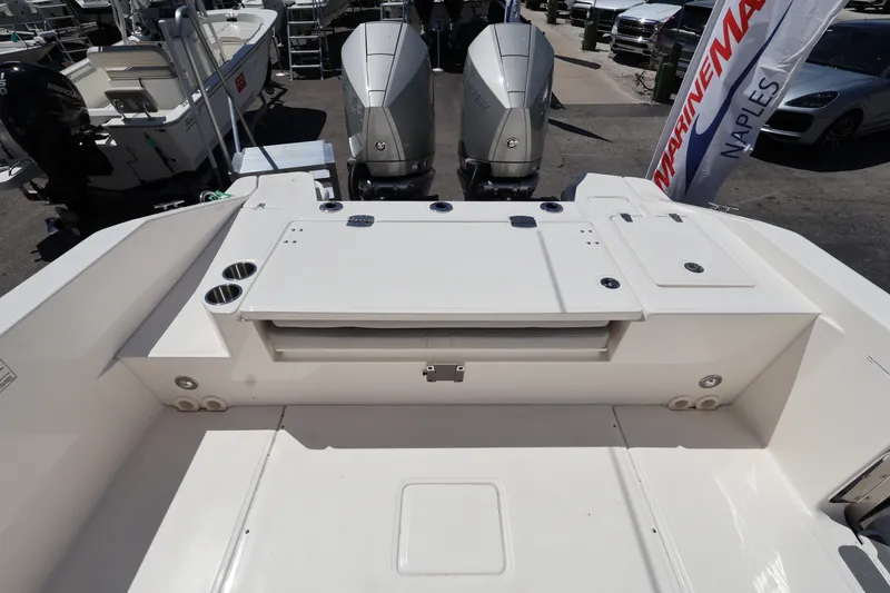 Slide: The Image of Boston Whaler 280 Dauntless 2026 - 8