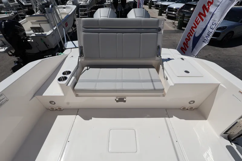Slide: The Image of Boston Whaler 280 Dauntless 2026 - 9