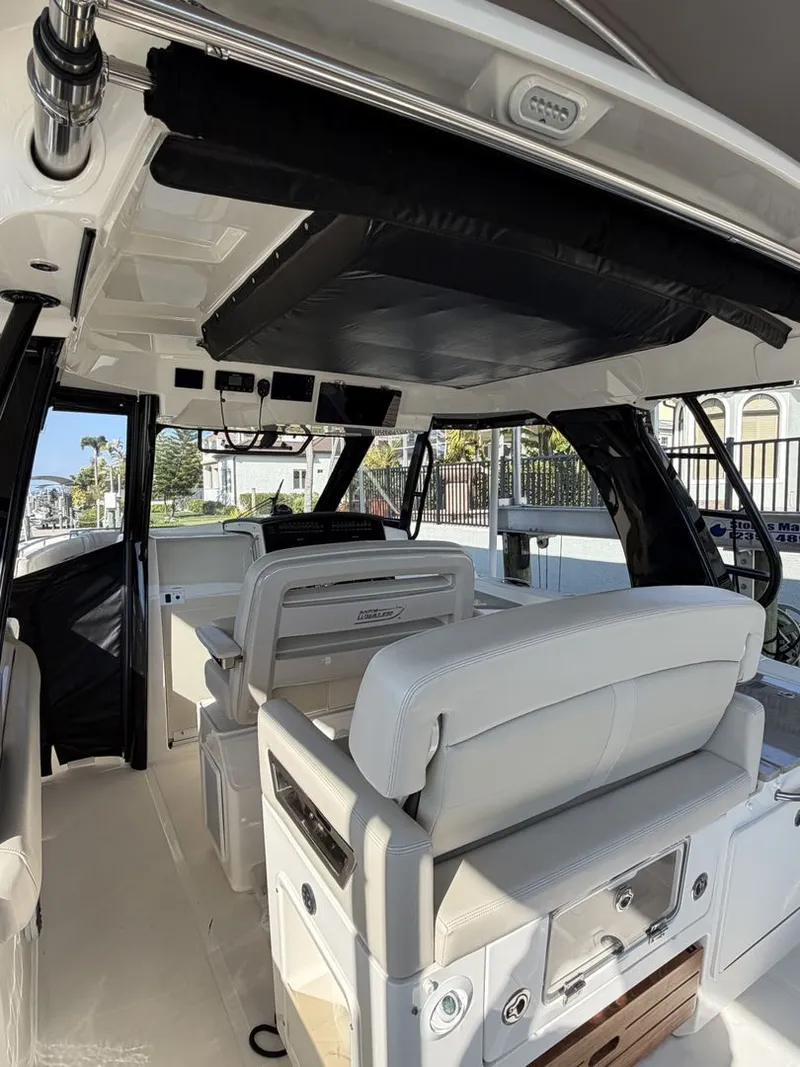 Slide: The Image of Boston Whaler 350 REALM 2023 - 13