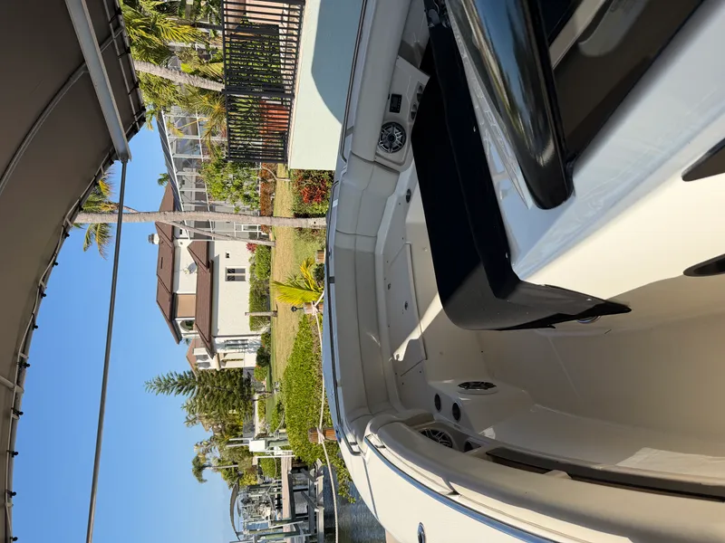 Slide: The Image of Boston Whaler 350 REALM 2023 - 19