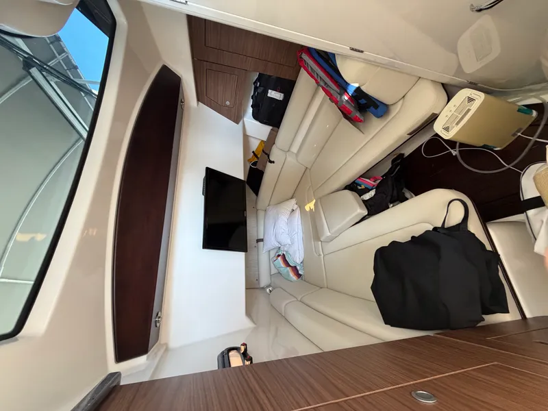 Slide: The Image of Boston Whaler 350 REALM 2023 - 23