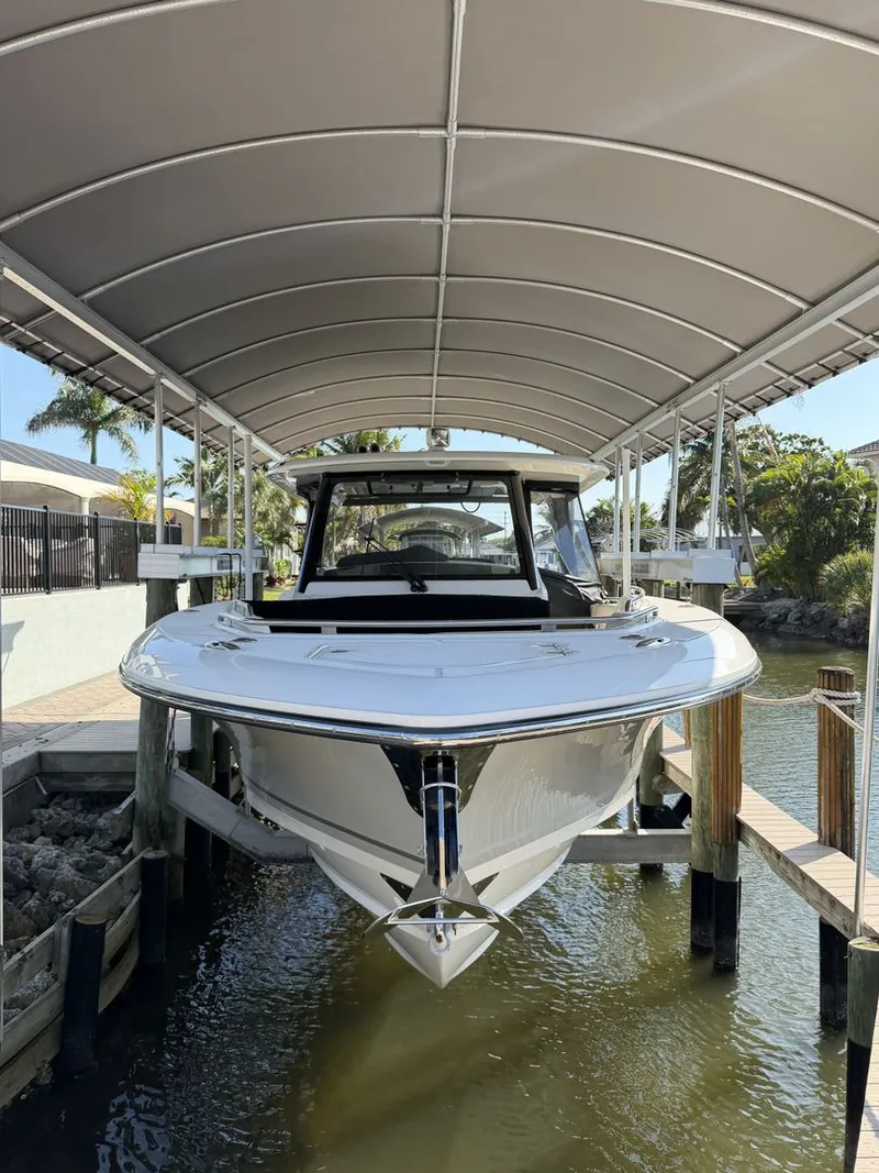 Slide: The Image of Boston Whaler 350 REALM 2023 - 3
