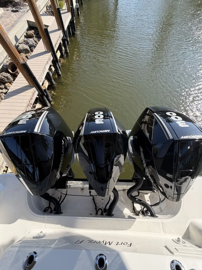 Slide: The Image of Boston Whaler 350 REALM 2023 - 7