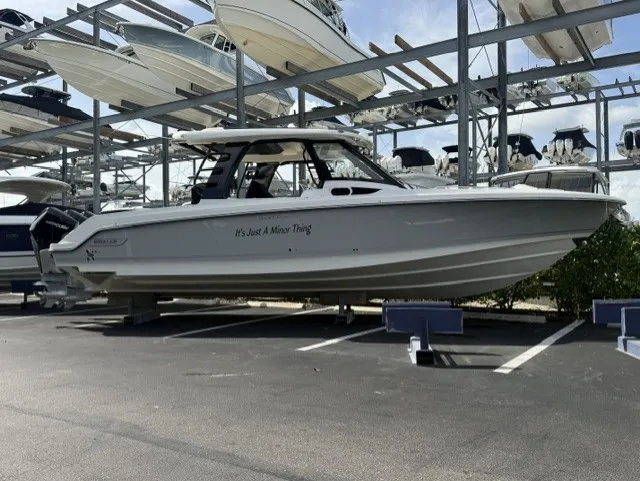 Slide: The Image of Boston Whaler 350 REALM 2023 - 29