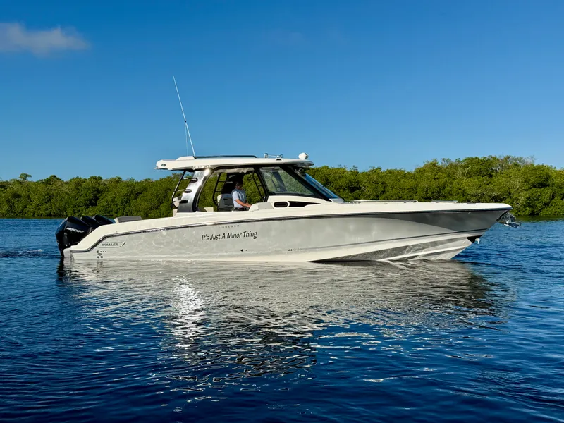 The Image of Boston Whaler 350 REALM 2023 - 0