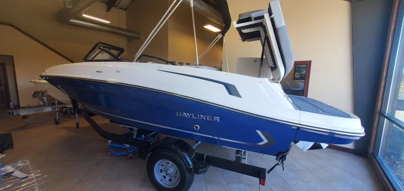 The Image of Bayliner VR5 2024 - 0