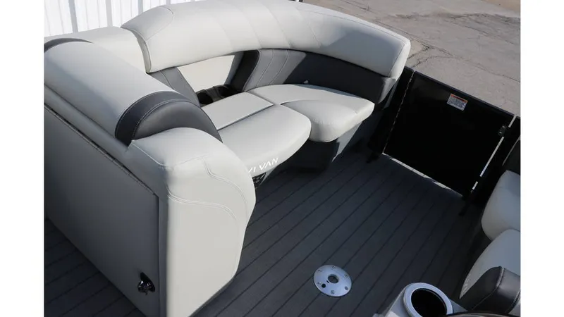 Slide: The Image of Sylvan Mirage 820 CLZ DH Premium 2025 - 12