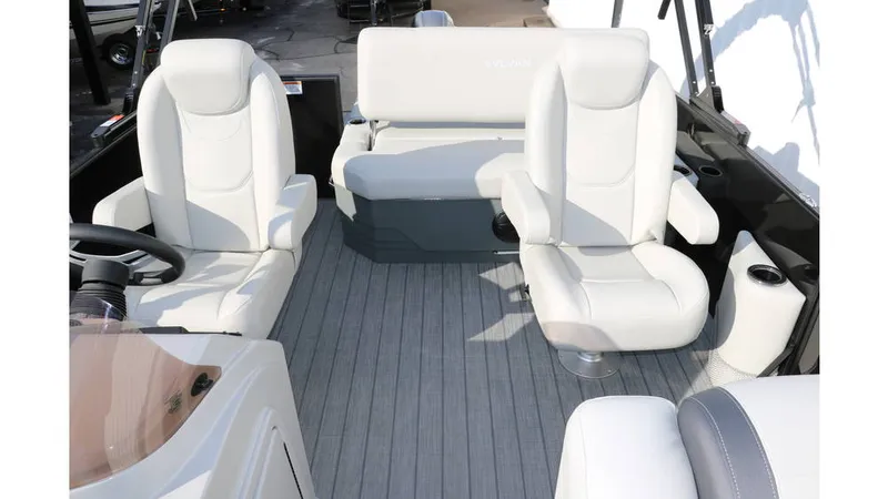 Slide: The Image of Sylvan Mirage 820 CLZ DH Premium 2025 - 15