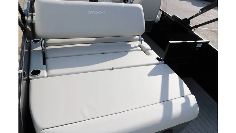 Slide: The Image of Sylvan Mirage 820 CLZ DH Premium 2025 - 6