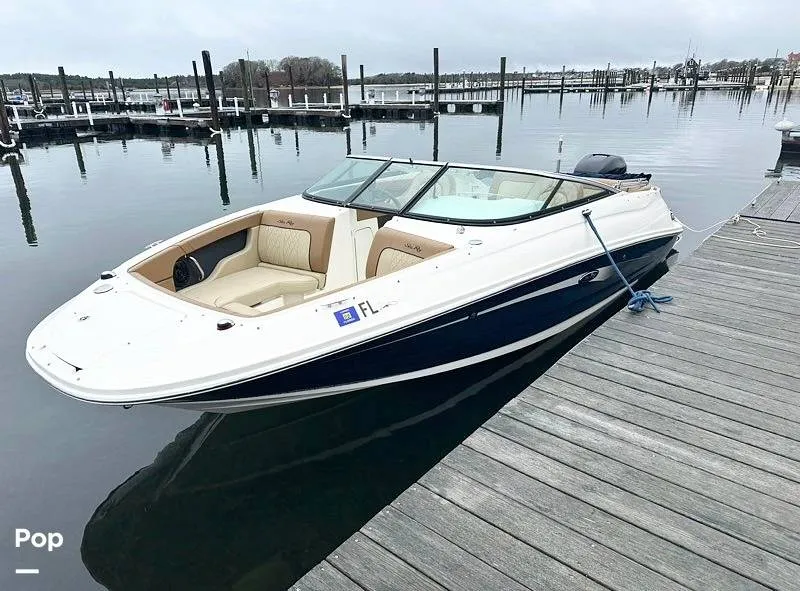 The Image of Sea Ray 220 Sundeck OB 2015 - 0