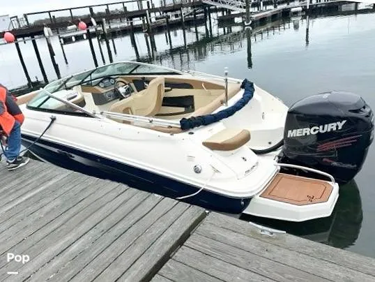 Slide: The Image of Sea Ray 220 Sundeck OB 2015 - 16465389