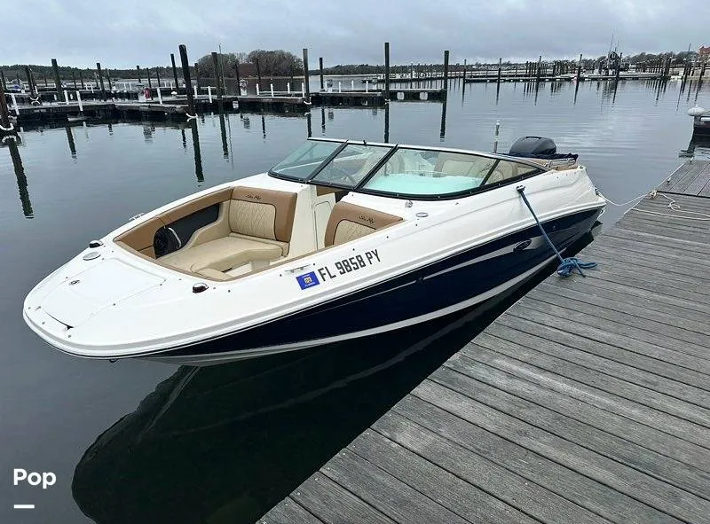 Slide: The Image of Sea Ray Sundeck 220 2015 - 16456536