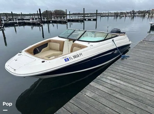 Slide: The Image of Sea Ray Sundeck 220 2015 - 16456540