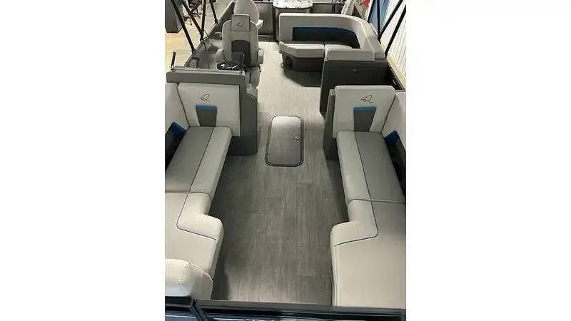 Slide: The Image of Qwest E-Class 22 XRE CRUISE 2025 - 16209338