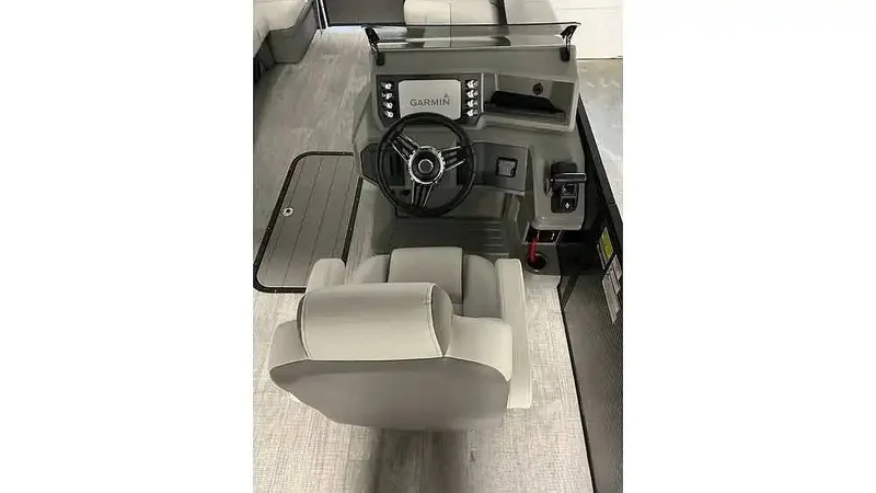 Slide: The Image of Qwest E-Class 22 XRE CRUISE 2025 - 16209340