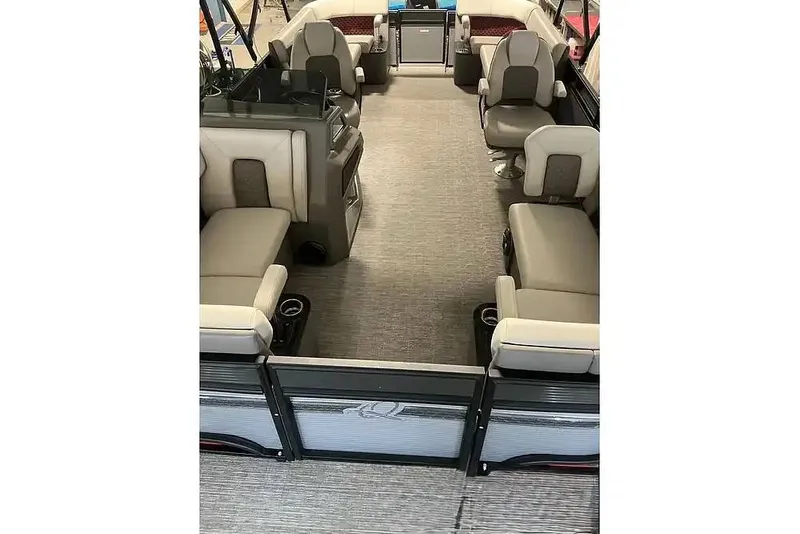 Slide: The Image of Qwest M-CLASS 8520 RLS-RT 2023 - 16208733