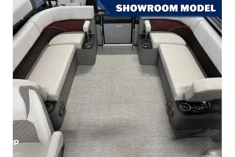 Slide: The Image of Qwest M-CLASS 8520 RLS-RT 2023 - 16208736