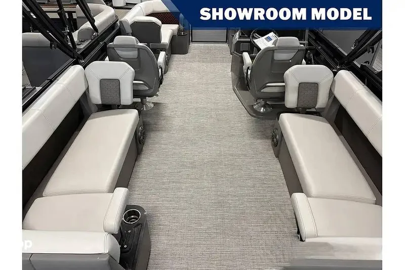 Slide: The Image of Qwest M-CLASS 8520 RLS-RT 2023 - 16208726