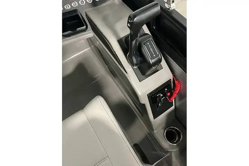 Slide: The Image of Qwest M-CLASS 8520 RLS-RT 2023 - 16208729