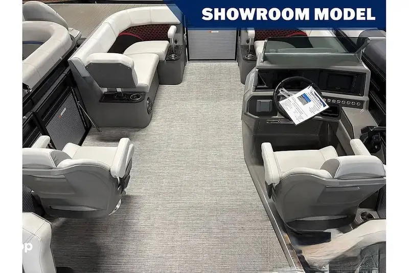 Slide: The Image of Qwest M-CLASS 8520 RLS-RT 2023 - 16208731