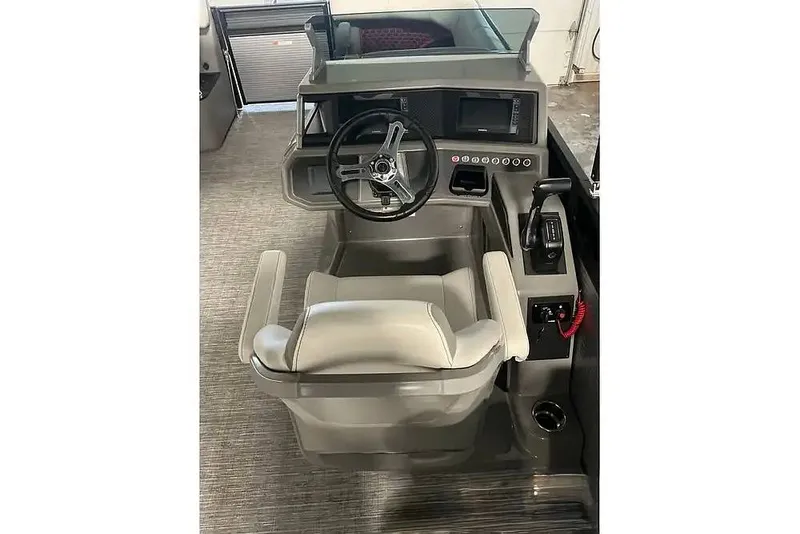 Slide: The Image of Qwest M-CLASS 8520 RLS-RT 2023 - 16208732