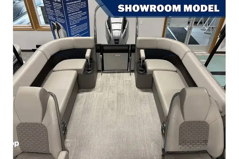 Slide: The Image of Qwest M-CLASS 8524 RLS-RTZ 2023 - 16210265