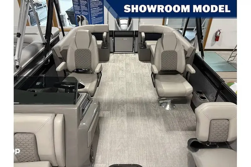 Slide: The Image of Qwest M-CLASS 8524 RLS-RTZ 2023 - 16210258